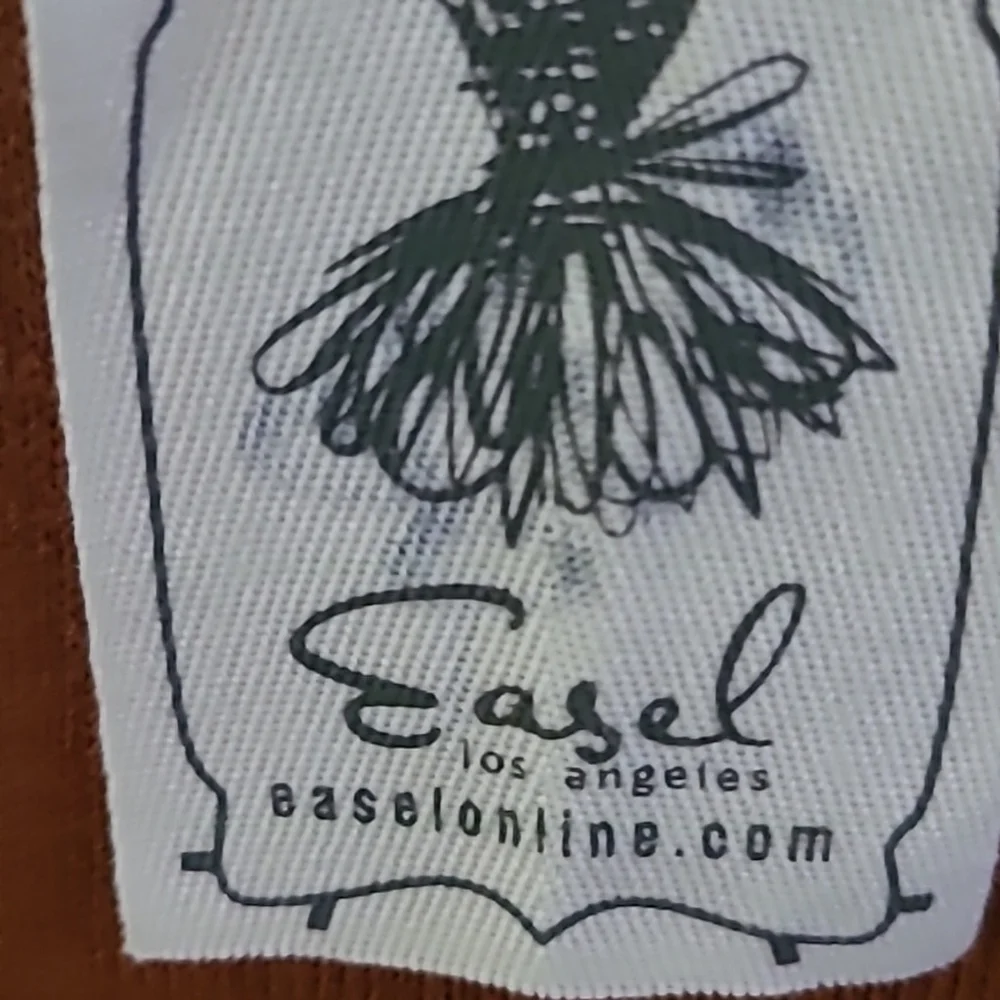 Easel for Angels from Los Angeles sz. S. Rust with Crochet sleeves. (#1302) - Picture 2 of 11